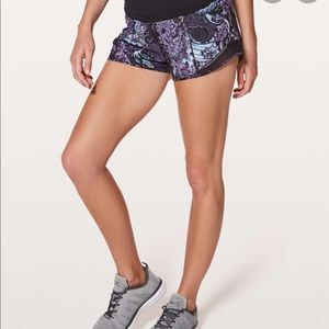 Lululemon hotty hot shorts - size 4(reg)